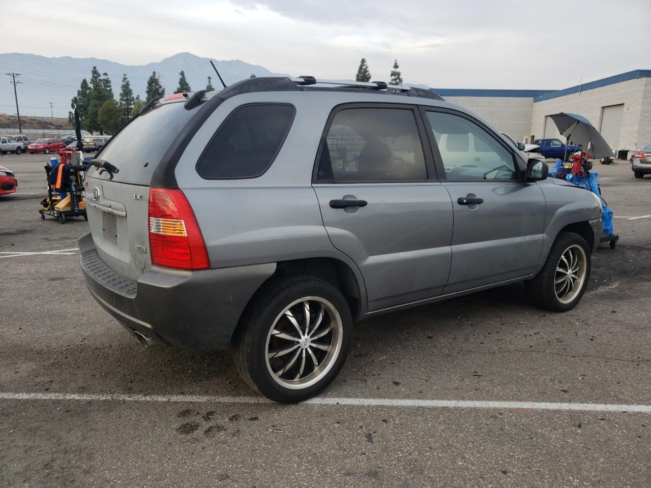 Image 3 of 2008 KIA SPORTAGE EX 2008 with VIN KNDJF723387480539