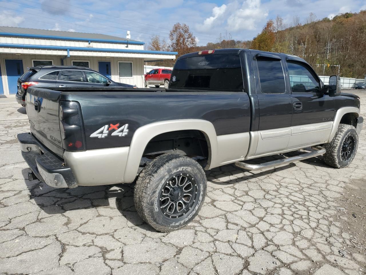 Image 3 of 2004 CHEVROLET SILVERADO K2500 2004 with VIN 1GCGK29U74Z198927