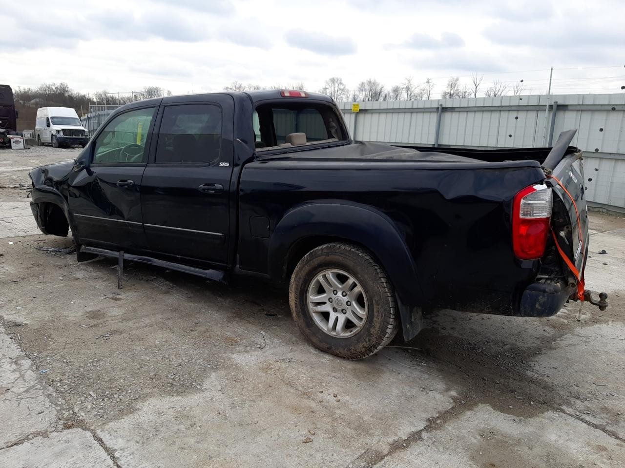 Image 2 of 2006 TOYOTA TUNDRA DOUBLE CAB SR5 2006 with VIN 5TBDT44176S518172