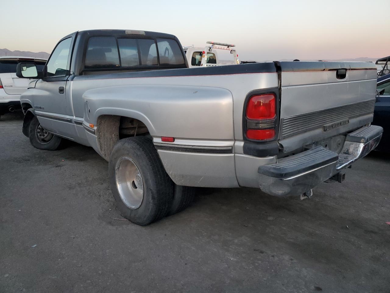 Image 2 of 1994 DODGE RAM 3500  1994 with VIN 1B7MC36W8RS664294