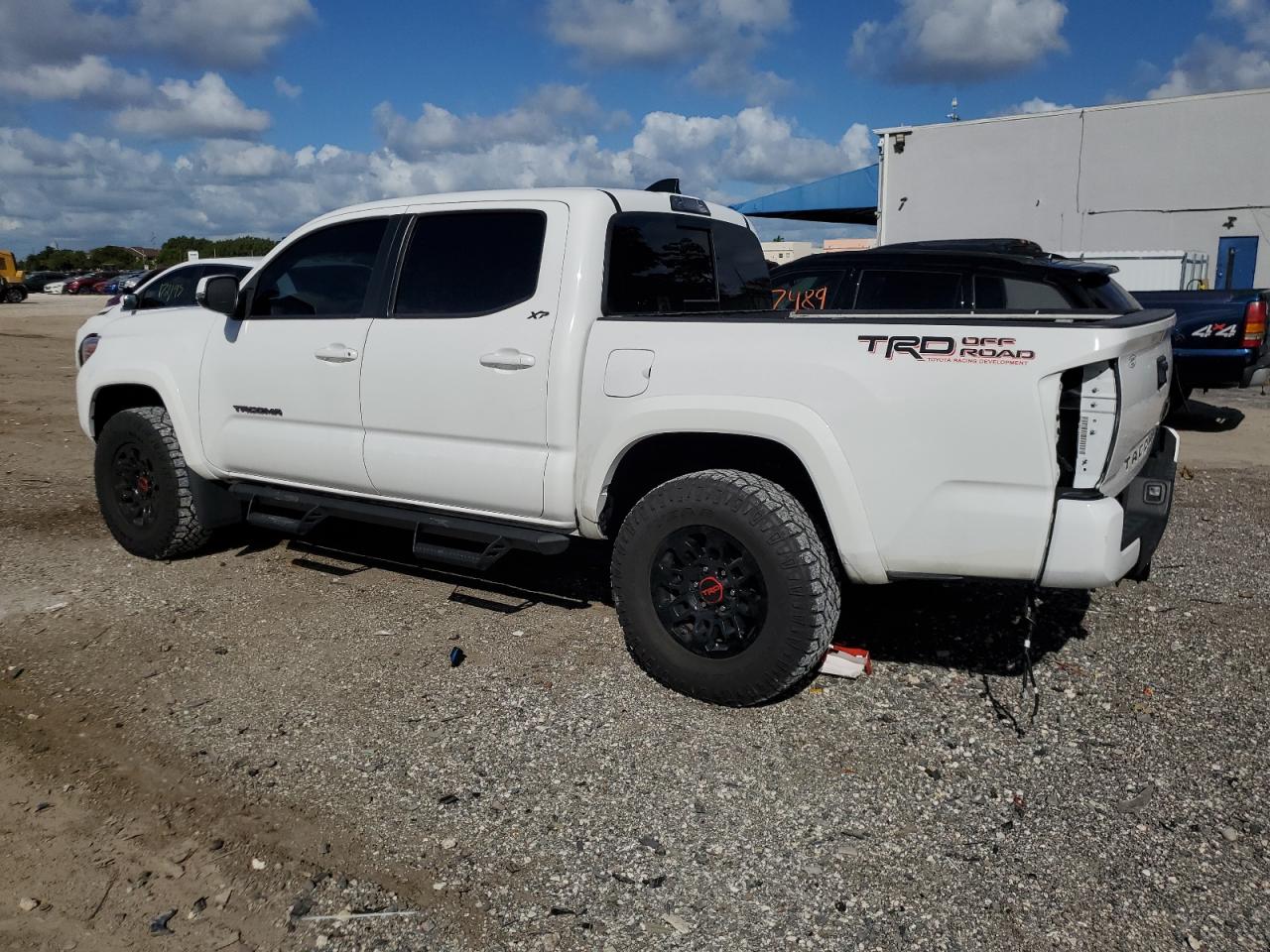 Obraz 2 z 2022 TOYOTA TACOMA DOUBLE CAB 2022 z VIN 3TMAZ5CNXNM170983