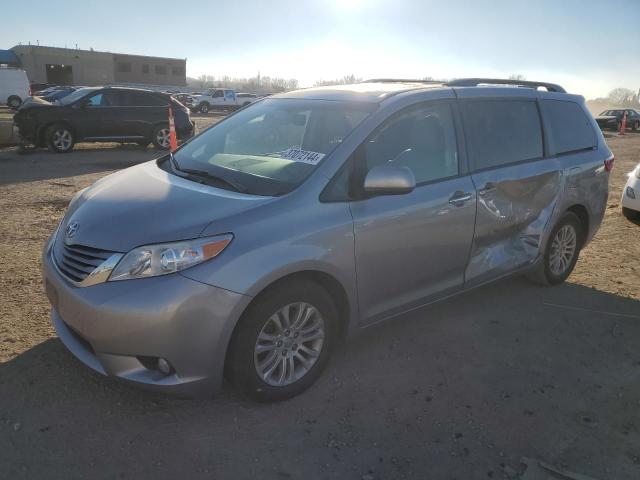 2017 TOYOTA SIENNA XLE 2017 image