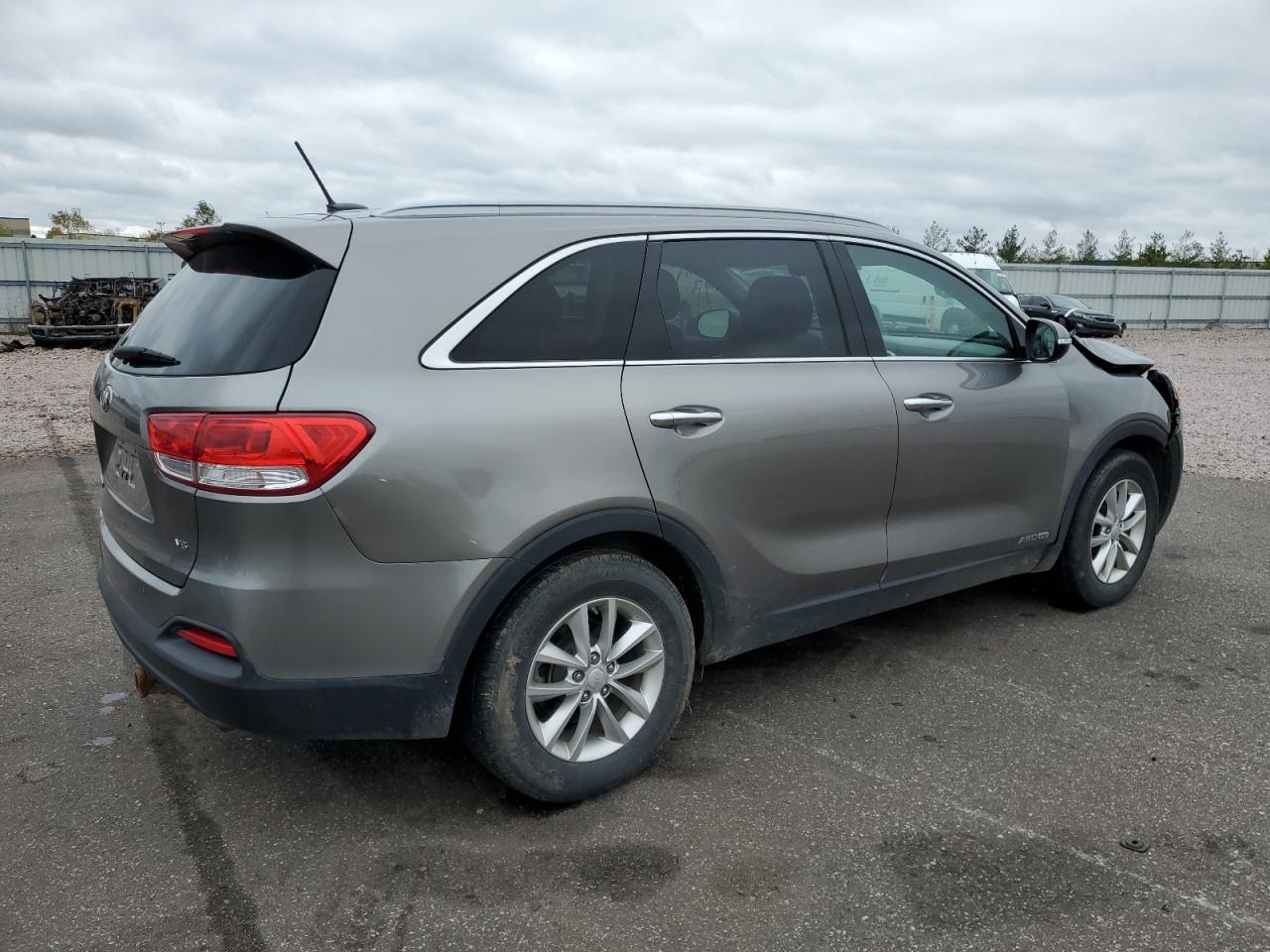 Image 3 of 2016 KIA SORENTO LX 2016 with VIN 5XYPGDA58GG139891