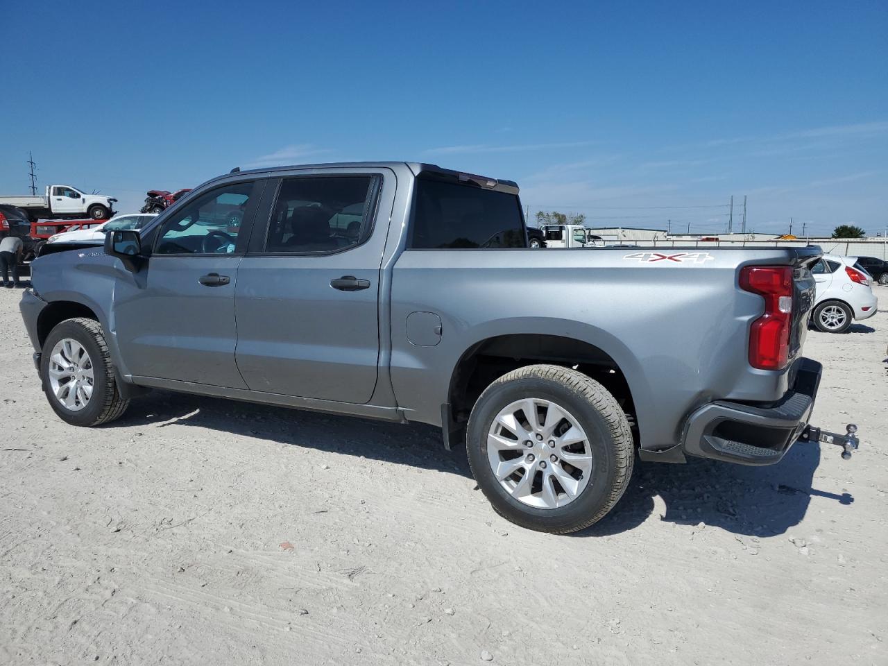 Изображение 2 2019 CHEVROLET SILVERADO K1500 CUSTOM 2019 с VIN 3GCPYBEH0KG305675