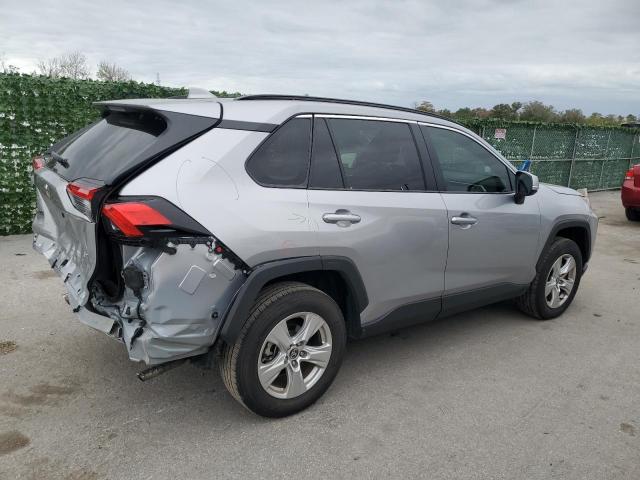 Obraz 3 z 2021 TOYOTA RAV4 XLE 2021 z VIN 2T3W1RFV5MC116084