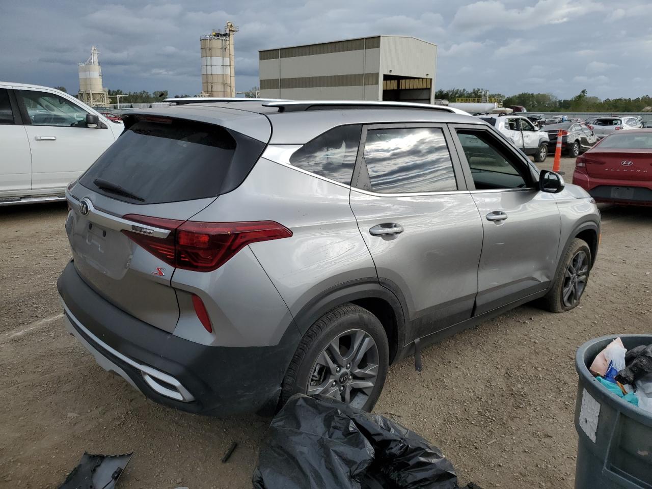 Obraz 3 z 2021 KIA SELTOS S 2021 z VIN KNDEU2AA6M7129614