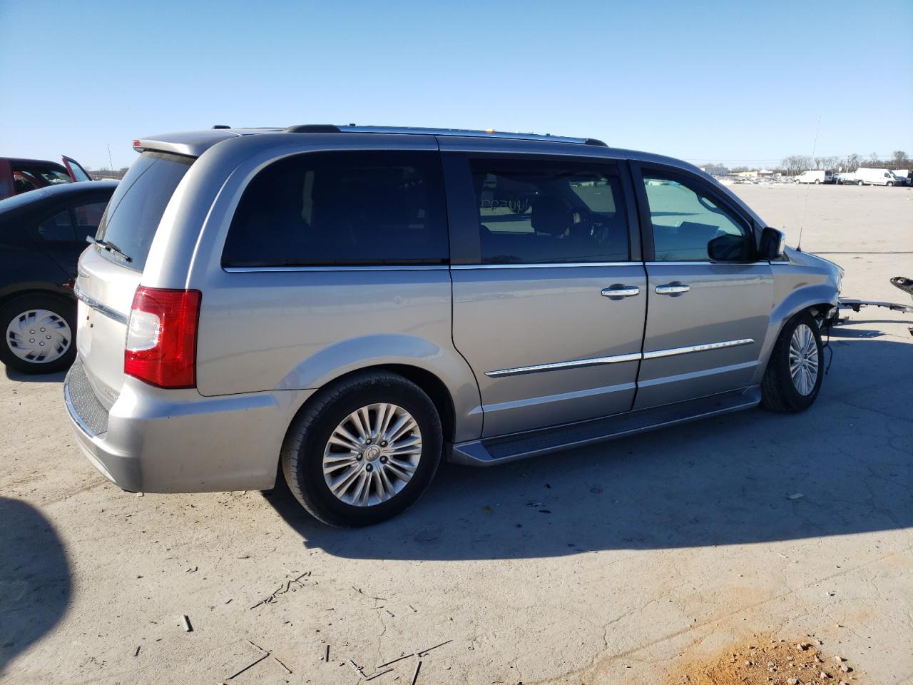 Image 3 of 2014 CHRYSLER TOWN & COUNTRY LIMITED 2014 with VIN 2C4RC1GG5ER119232