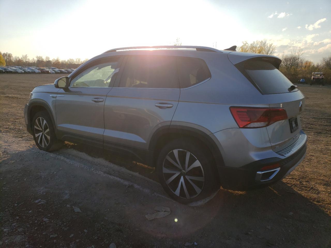 Obraz 2 z 2022 VOLKSWAGEN TAOS SE 2022 z VIN 3VVWX7B21NM054779