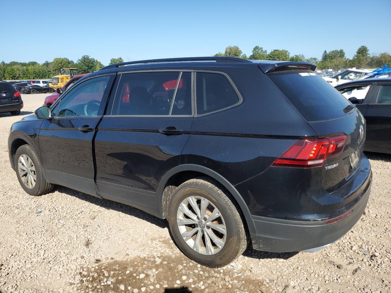 Obraz 2 z 2019 VOLKSWAGEN TIGUAN S 2019 z VIN 3VV0B7AX8KM117745
