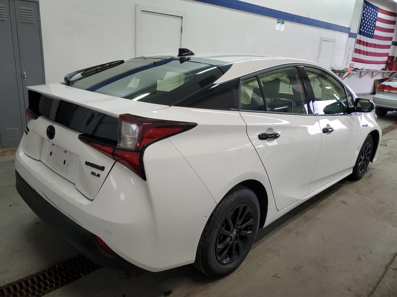 Изображение 3 2022 TOYOTA PRIUS LE 2022 с VIN JTDL9MFU7N3037315