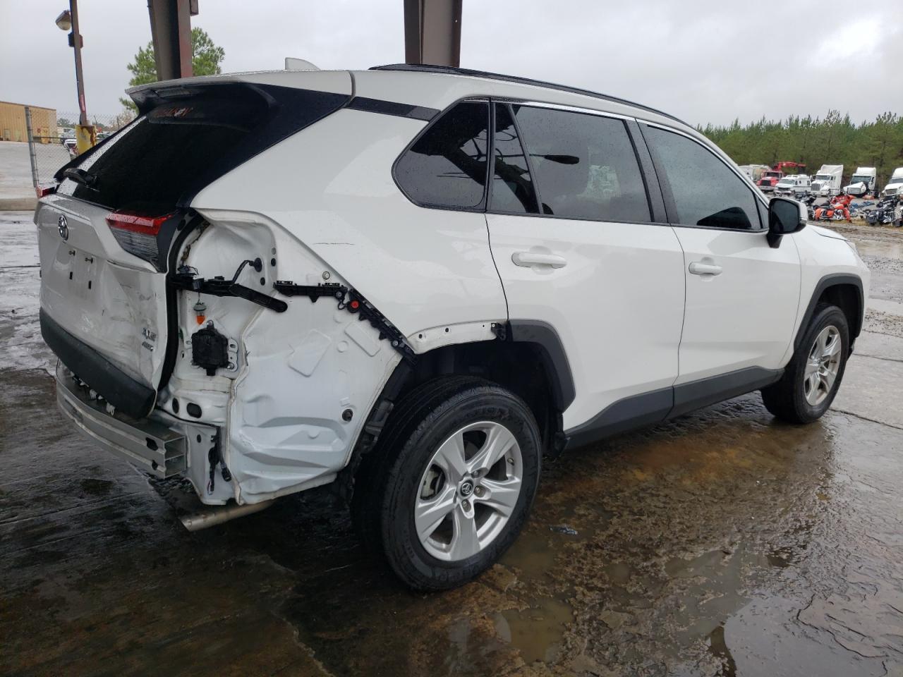 Image 3 of 2019 TOYOTA RAV4 XLE 2019 with VIN 2T3P1RFV2KW070746