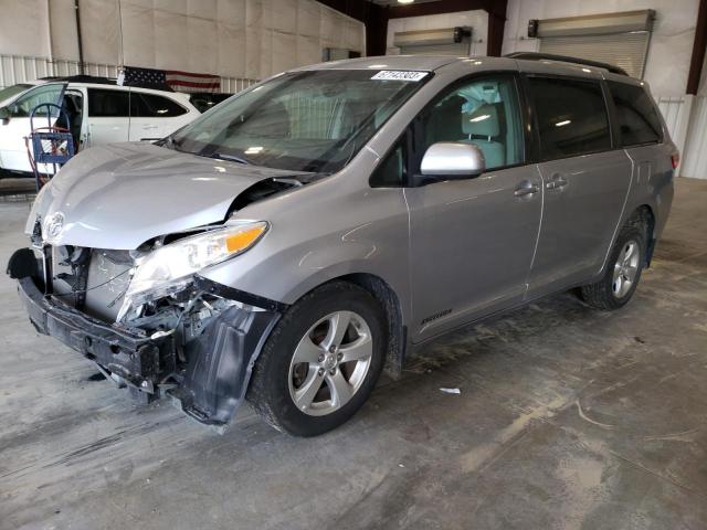 2017 TOYOTA SIENNA LE 2017 image