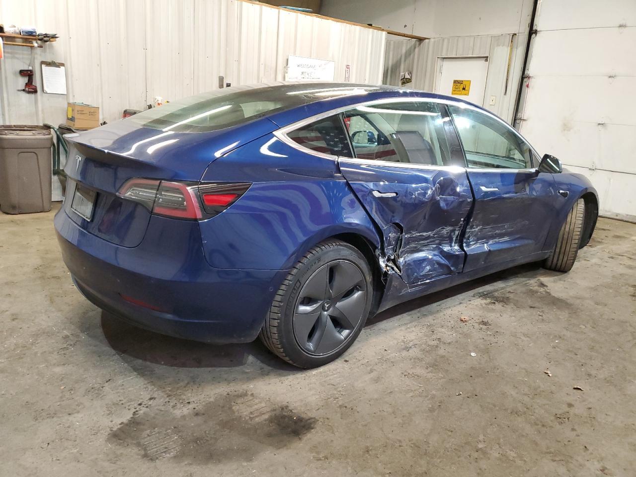 Obraz 3 z 2019 TESLA MODEL 3  2019 z VIN 5YJ3E1EA9KF427221