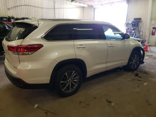 Image 3 of 2018 TOYOTA HIGHLANDER SE 2018 with VIN 5TDJZRFH1JS558076