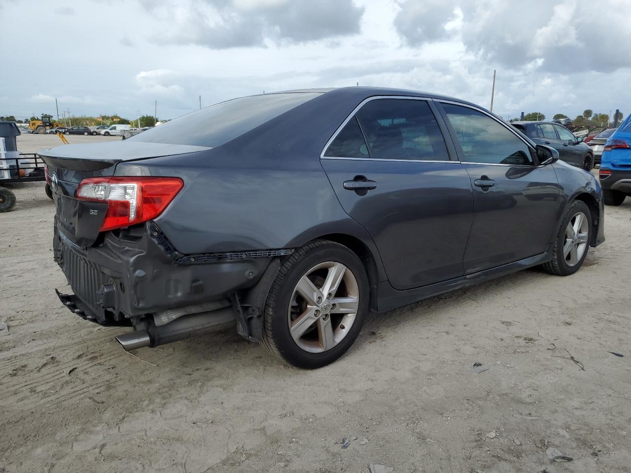 Image 3 of 2013 TOYOTA CAMRY L 2013 with VIN 4T1BF1FKXDU687231