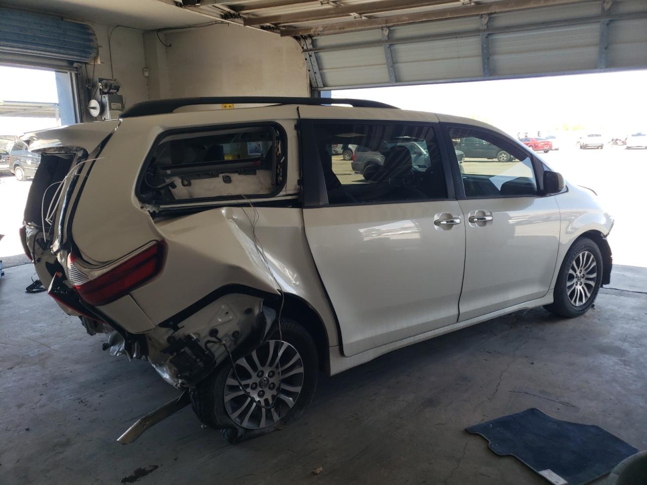 Изображение 3 Toyota Sienna Xle 2019 с VIN 5TDYZ3DC5KS969615