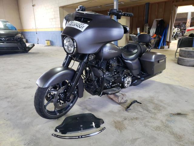 Image 2 of 2016 HARLEY-DAVIDSON FLHX STREET GLIDE 2016 with VIN 1HD1KBM13GB678705