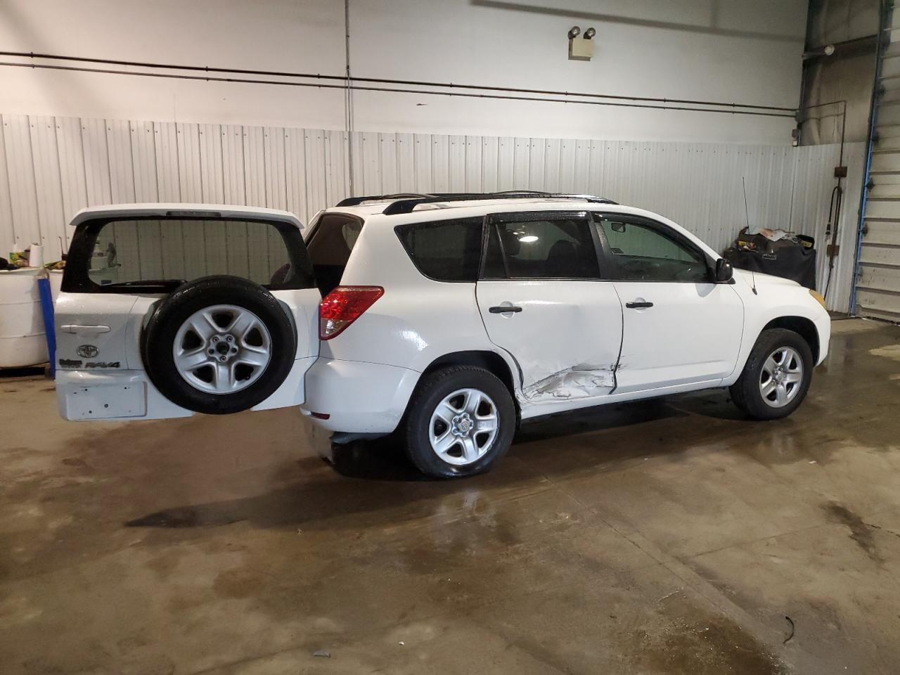 Image 3 of 2006 TOYOTA RAV4  2006 with VIN JTMZD33V365032523