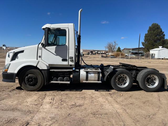Image 2 of 2012 VOLVO VN VNL 2012 with VIN 4V4NC9EH4CN539734