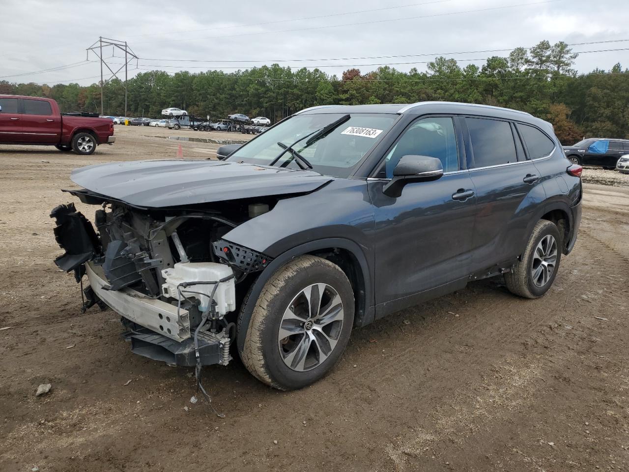 Image 1 of 2021 TOYOTA HIGHLANDER XLE 2021 with VIN 5TDGZRAH0MS516701