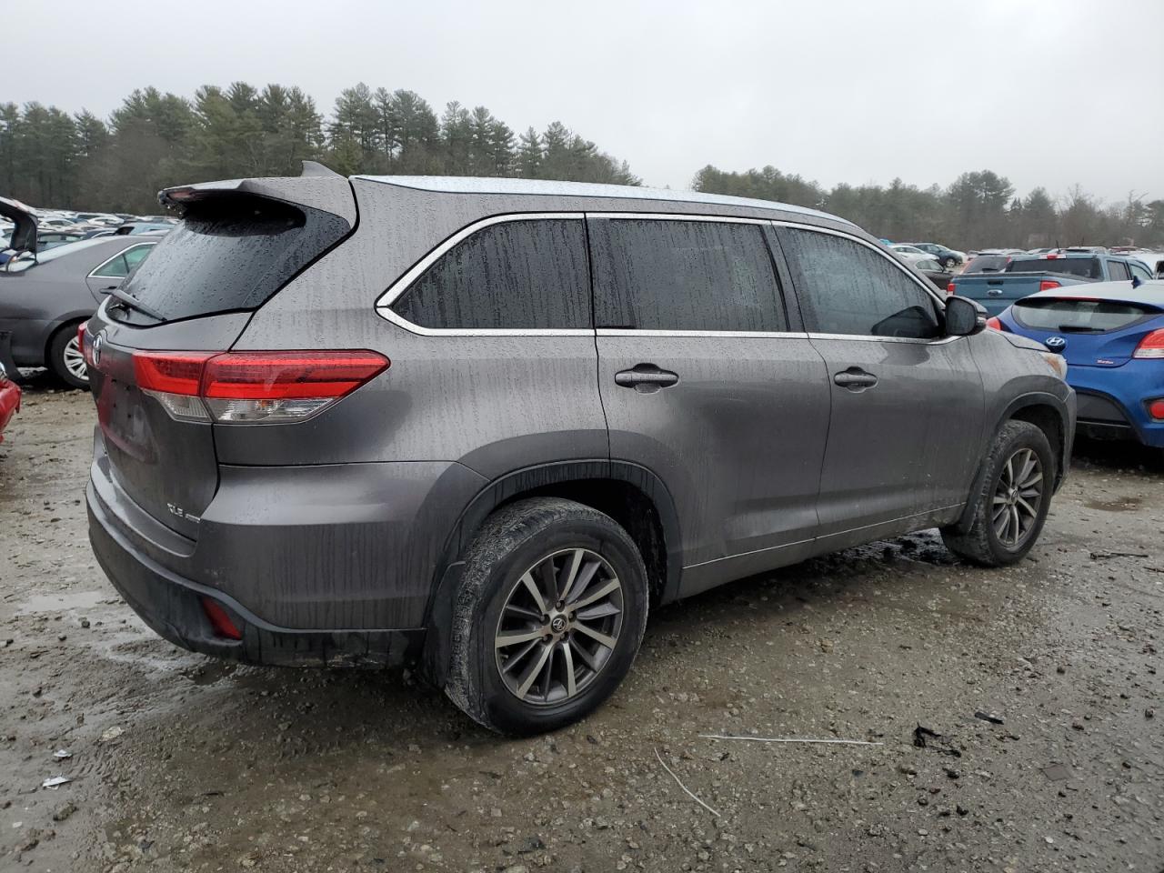 Obraz 3 z 2018 TOYOTA HIGHLANDER SE 2018 z VIN 5TDJZRFH1JS523828