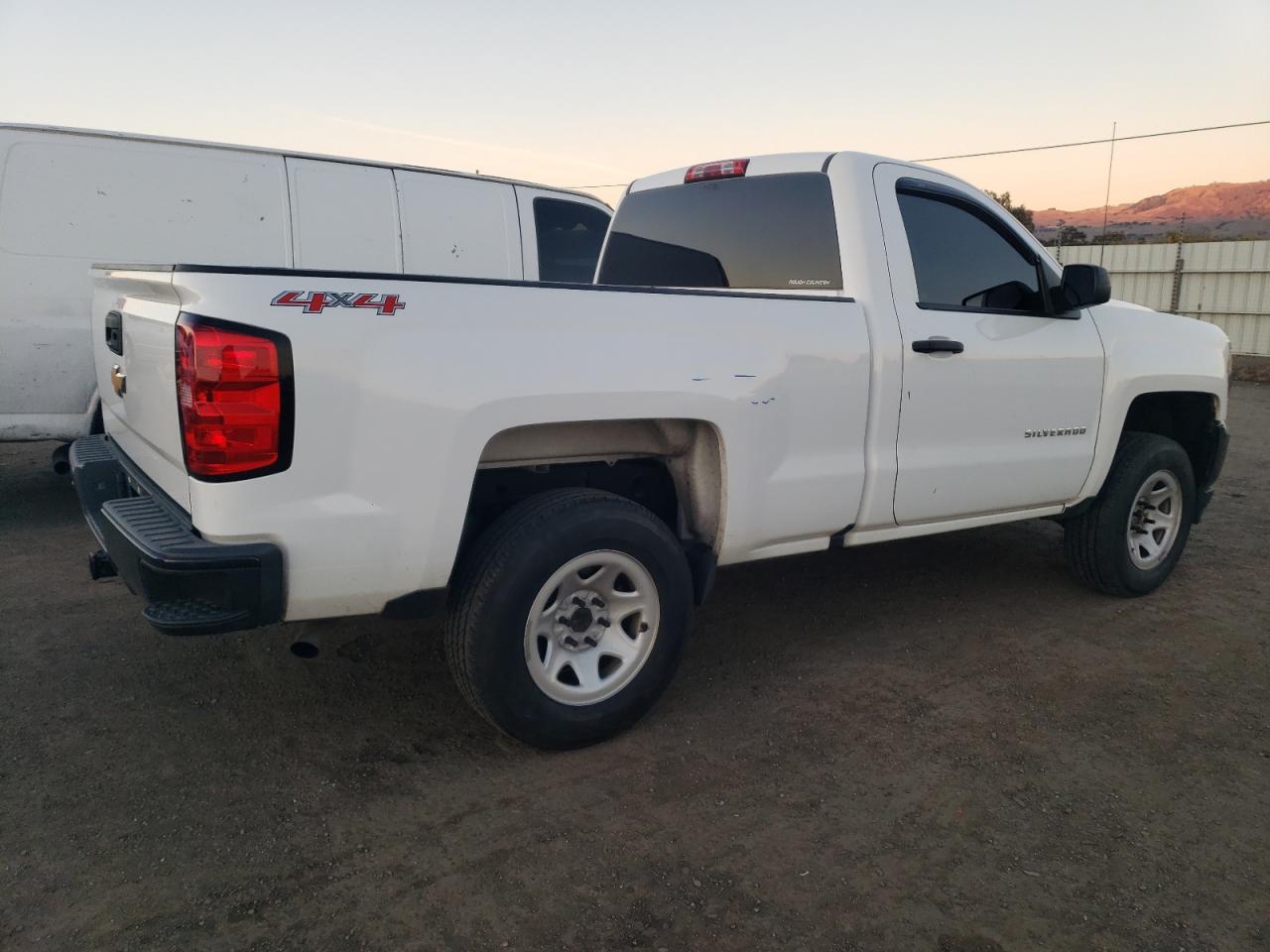 Image 3 of 2016 CHEVROLET SILVERADO K1500 2016 with VIN 1GCNKNEH0GZ312126