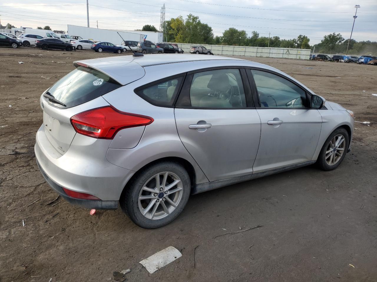 Image 3 of 2015 FORD FOCUS SE 2015 with VIN 1FADP3K26FL313144