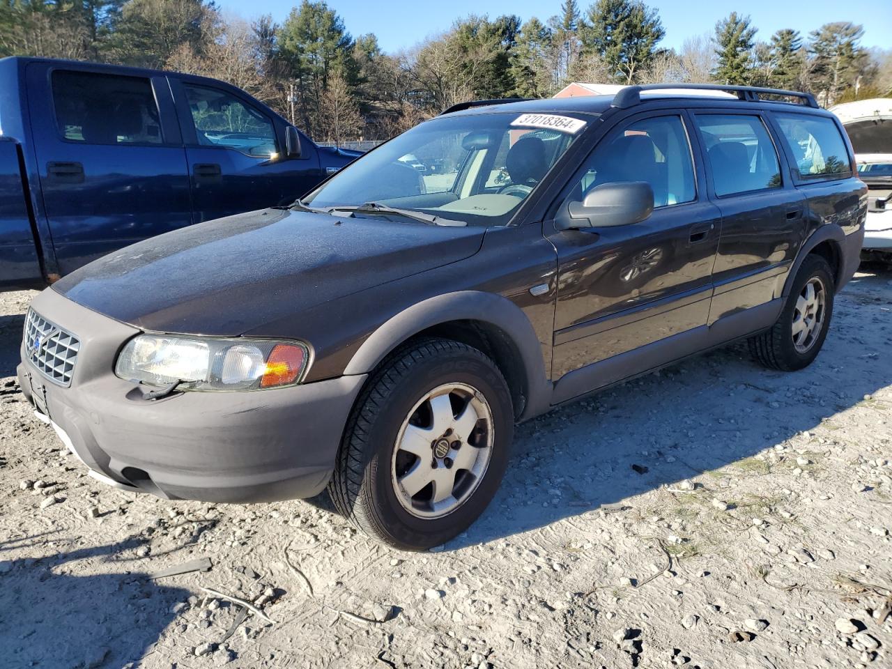 Image 1 of 2002 VOLVO V70 XC 2002 with VIN YV1SZ58D521053741