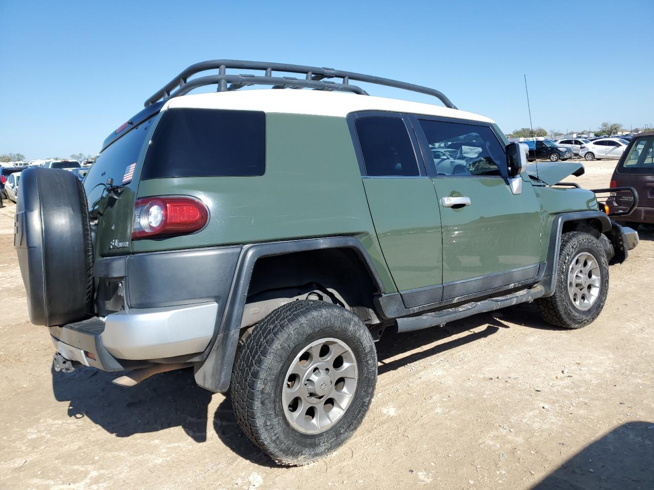 Obraz 3 z 2012 TOYOTA FJ CRUISER  2012 z VIN JTEBU4BF2CK148595