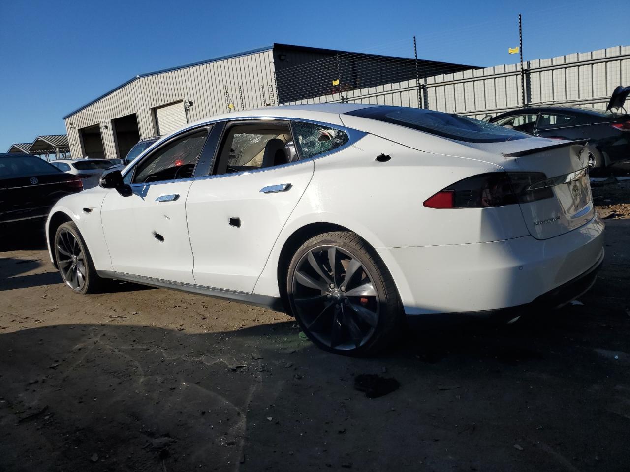 Obraz 2 z 2013 TESLA MODEL S  2013 z VIN 5YJSA1CP6DFP26943