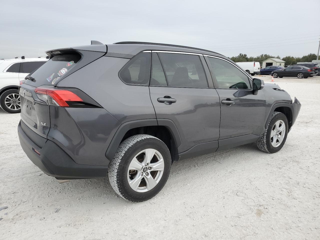Obraz 3 z 2019 TOYOTA RAV4 XLE 2019 z VIN 2T3W1RFV0KW050376