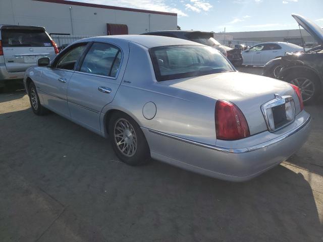 Image 2 of 1999 LINCOLN TOWN CAR SIGNATURE 1999 with VIN 1LNFM82W5XY603631