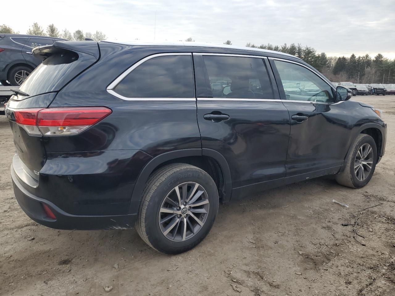 Obraz 3 z 2017 TOYOTA HIGHLANDER SE 2017 z VIN 5TDKZRFH3HS189011