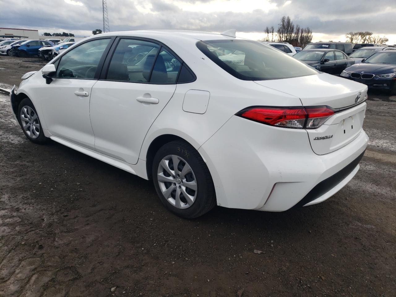 Изображение 2 2022 TOYOTA COROLLA LE 2022 с VIN JTDEPMAE2N3017732