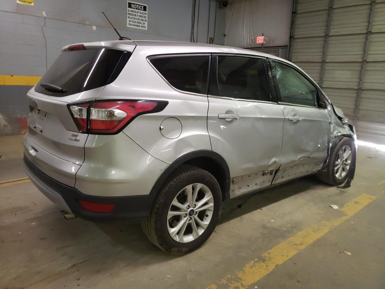 Image 3 of 2017 FORD ESCAPE SE 2017 with VIN 1FMCU9G92HUC52150