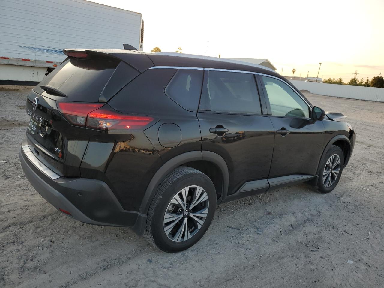 Obraz 3 z 2021 NISSAN ROGUE SV 2021 z VIN 5N1AT3BAXMC819679