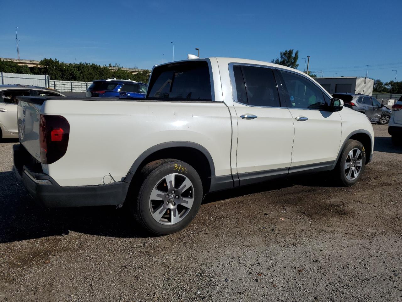 Image 3 of 2019 HONDA RIDGELINE RTL 2019 with VIN 5FPYK3F77KB023385
