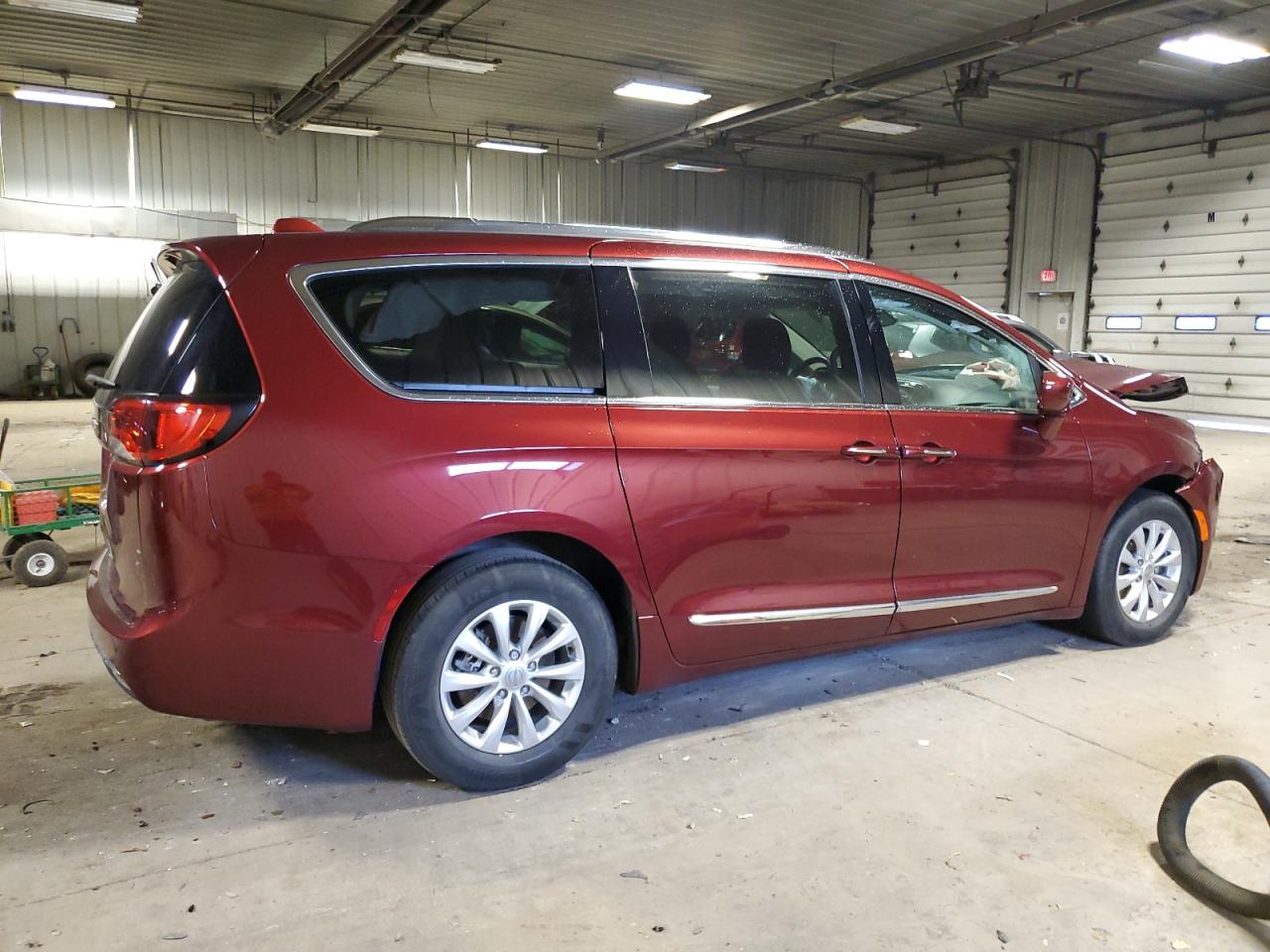 Image 3 of 2019 CHRYSLER PACIFICA TOURING L 2019 with VIN 2C4RC1BG2KR576955