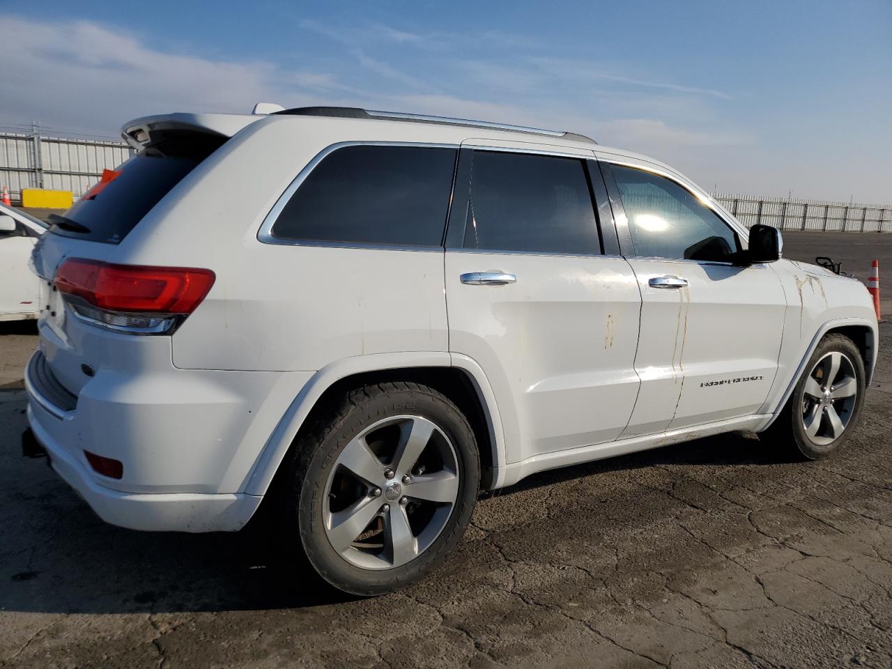 Image 3 of 2015 JEEP GRAND CHEROKEE OVERLAND 2015 with VIN 1C4RJFCM2FC196486