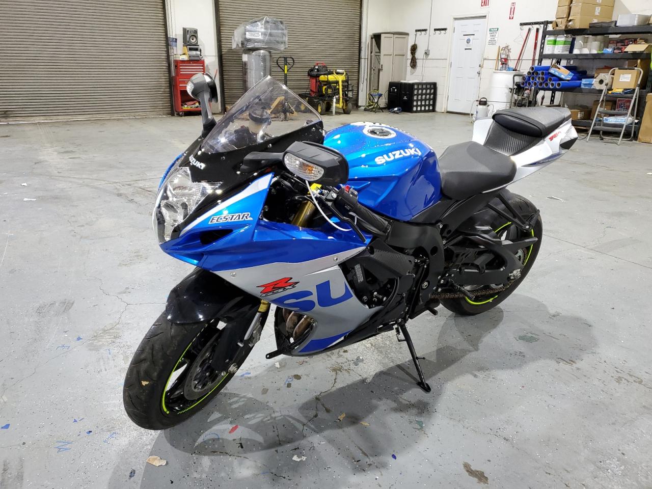 Image 2 of 2023 SUZUKI GSX-R750  2023 with VIN JS1GR7MA0P7100854