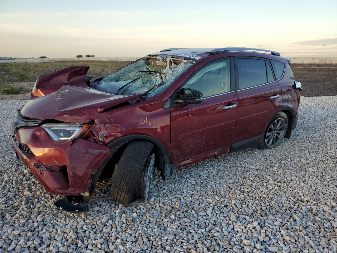 Obraz 1 z 2018 TOYOTA RAV4 LIMITED 2018 z VIN JTMDFREV5JD225615