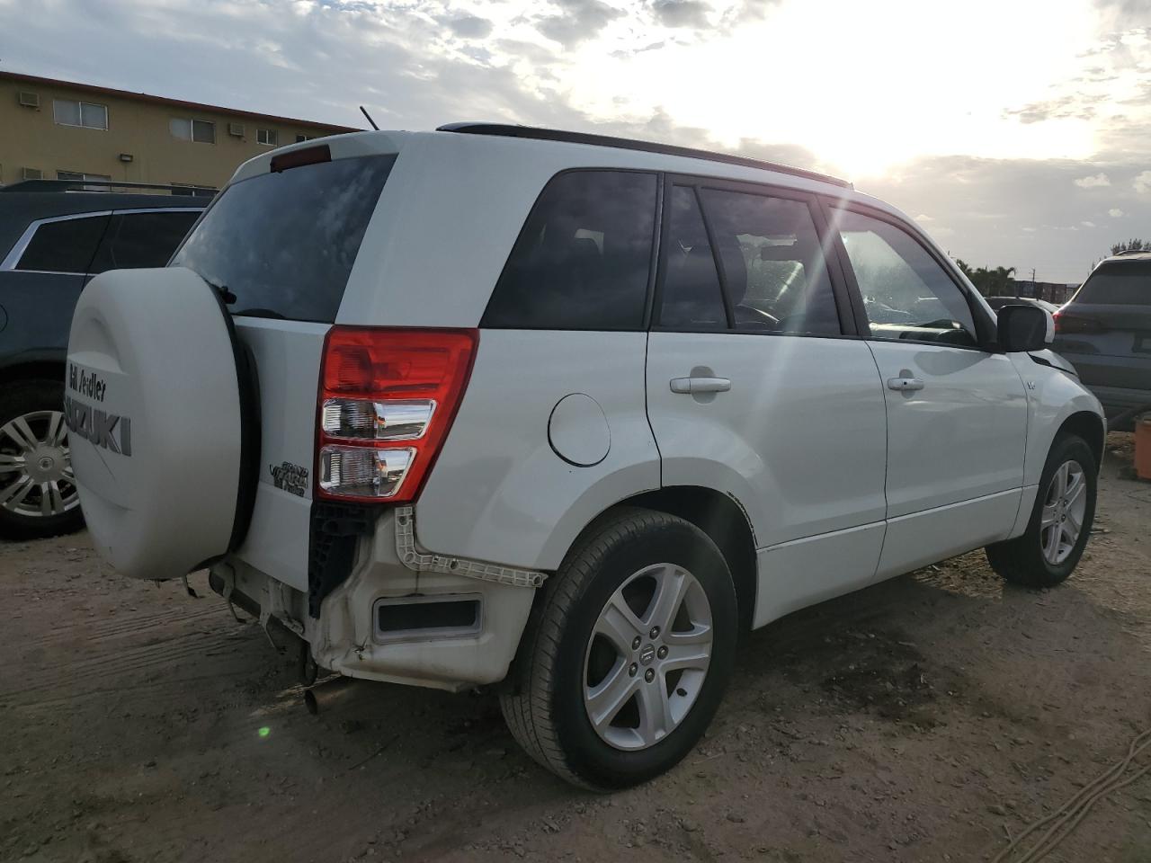 Image 3 of 2008 SUZUKI GRAND VITARA LUXURY 2008 with VIN JS3TE947584100370