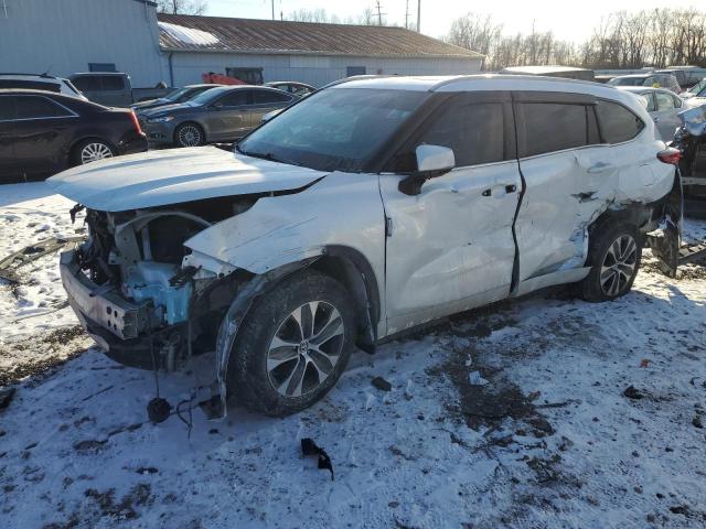 Изображение 1 2022 TOYOTA HIGHLANDER XLE 2022 с VIN 5TDGZRBH2NS576639