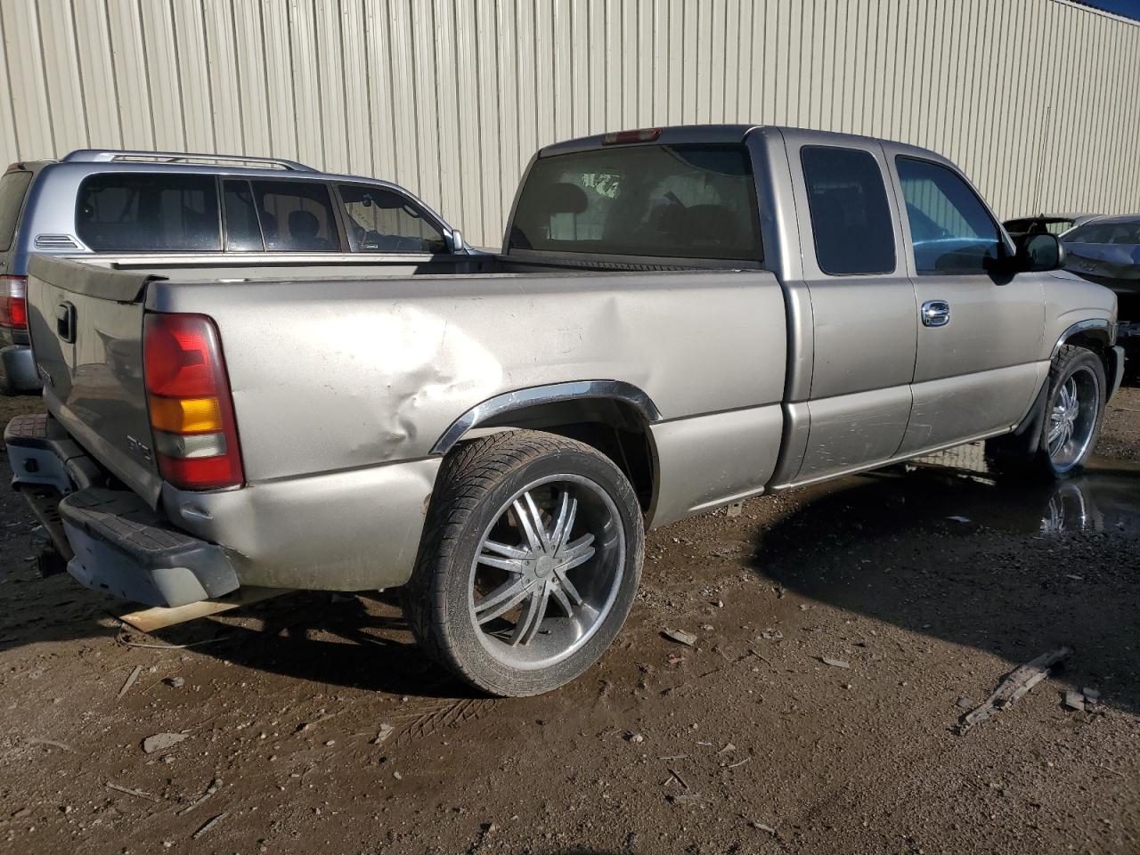 Image 3 of 2003 GMC NEW SIERRA C1500 2003 with VIN 2GTEC19T531330497