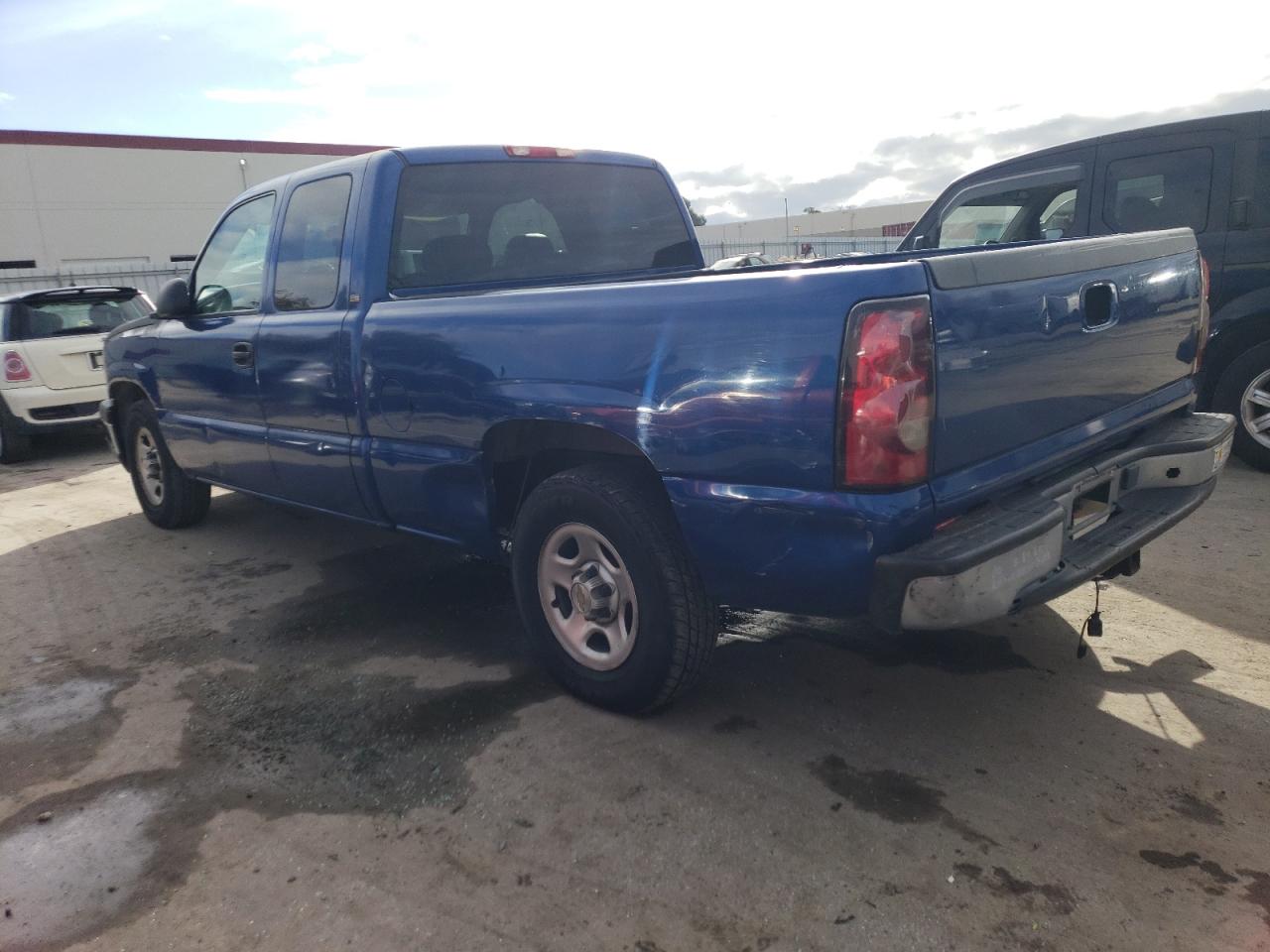 Image 2 of 2004 CHEVROLET SILVERADO C1500 2004 with VIN 1GCEC19X44Z118833