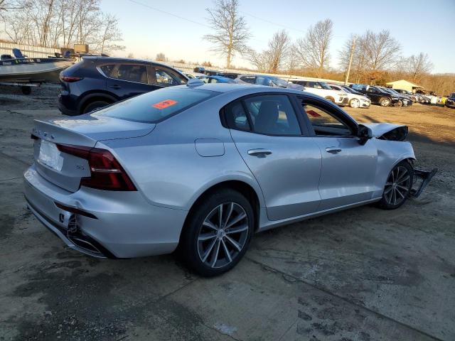 Image 3 of 2022 VOLVO S60 B5 MOMENTUM 2022 with VIN 7JRL12FZ6NG161626