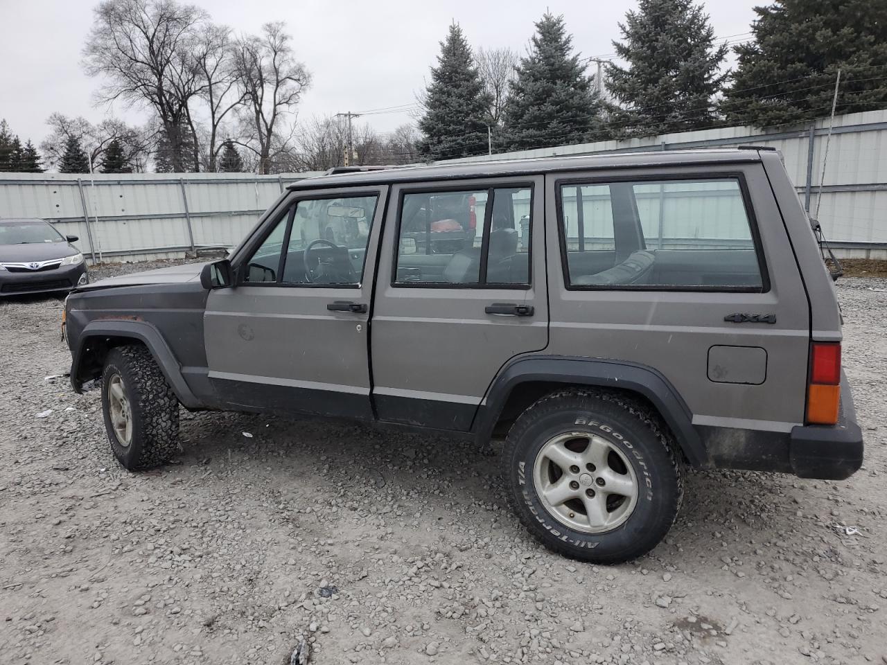 Obraz 2 z 1988 JEEP CHEROKEE  1988 z VIN 1JCMR7819JT098571