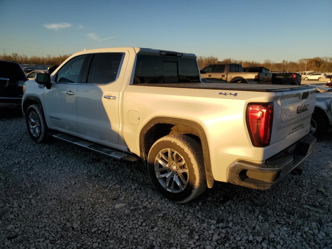 Image 2 of 2019 GMC SIERRA K1500 SLT 2019 with VIN 3GTU9DED3KG163573