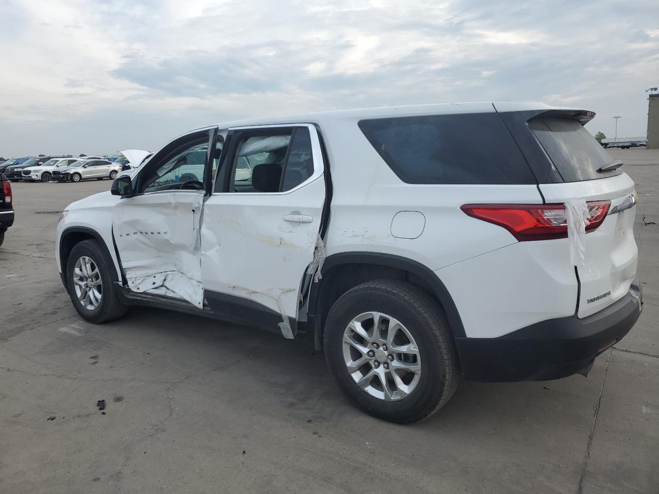 Изображение 2 2020 CHEVROLET TRAVERSE LS 2020 с VIN 1GNERFKW5LJ307038