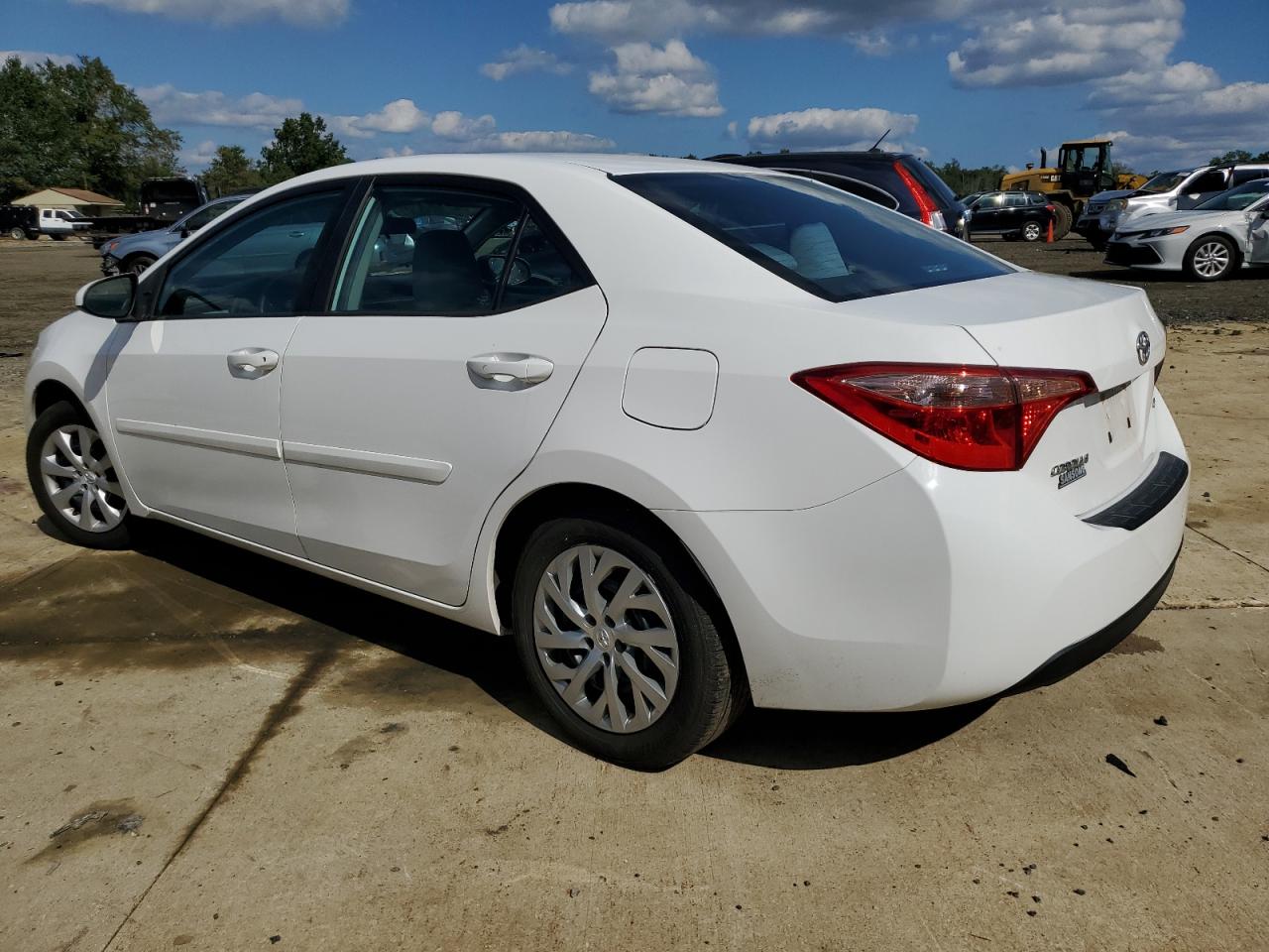 Изображение 2 2019 TOYOTA COROLLA L 2019 с VIN 2T1BURHE2KC193634